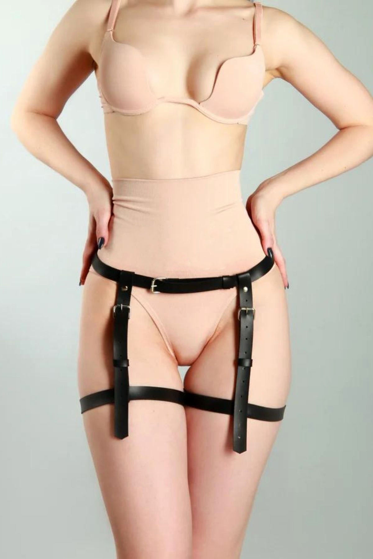 Basic Garter Leather Harness