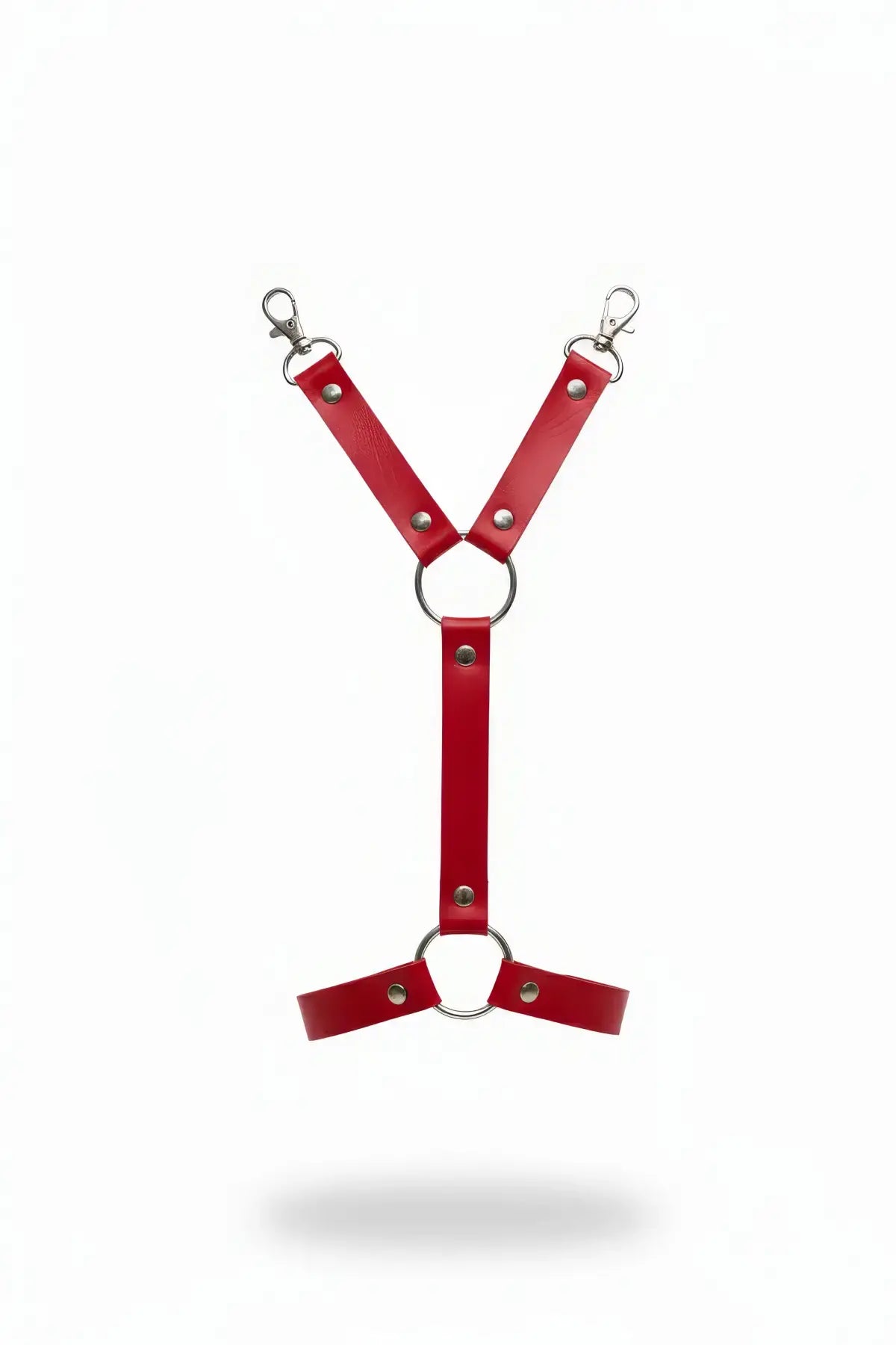 Kırmızı deri jartiyer harness; HarnessClub marka, metal halkalar ve rivetli bağlantılarla vücut aksesuarı