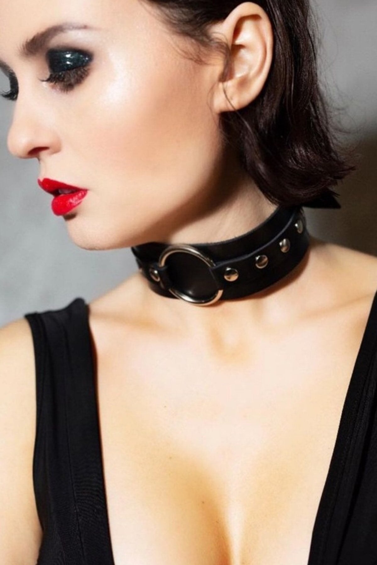 Elegant Leather Choker With Ring Detailed Wide Ribbon Adjustment