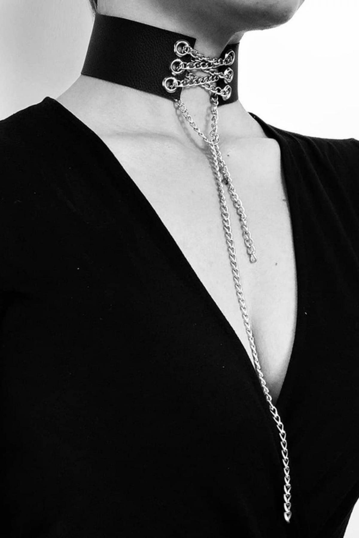 Fashionable Choker with Leather Chain