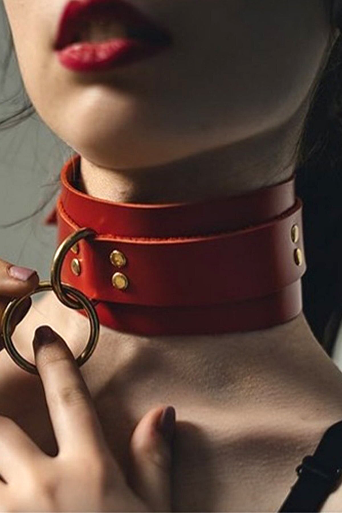 Ring Detailed Wide Ribbon Stylish Leather Choker Leash
