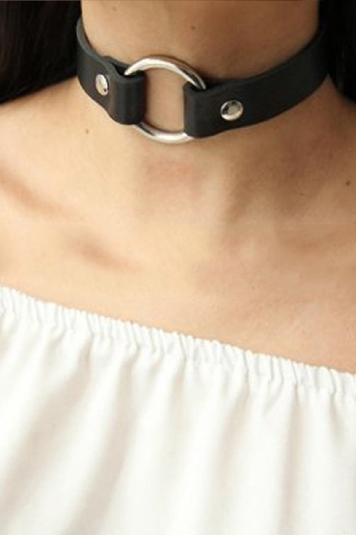 Single Ring Detailed Adjustable Stylish Leather Choker