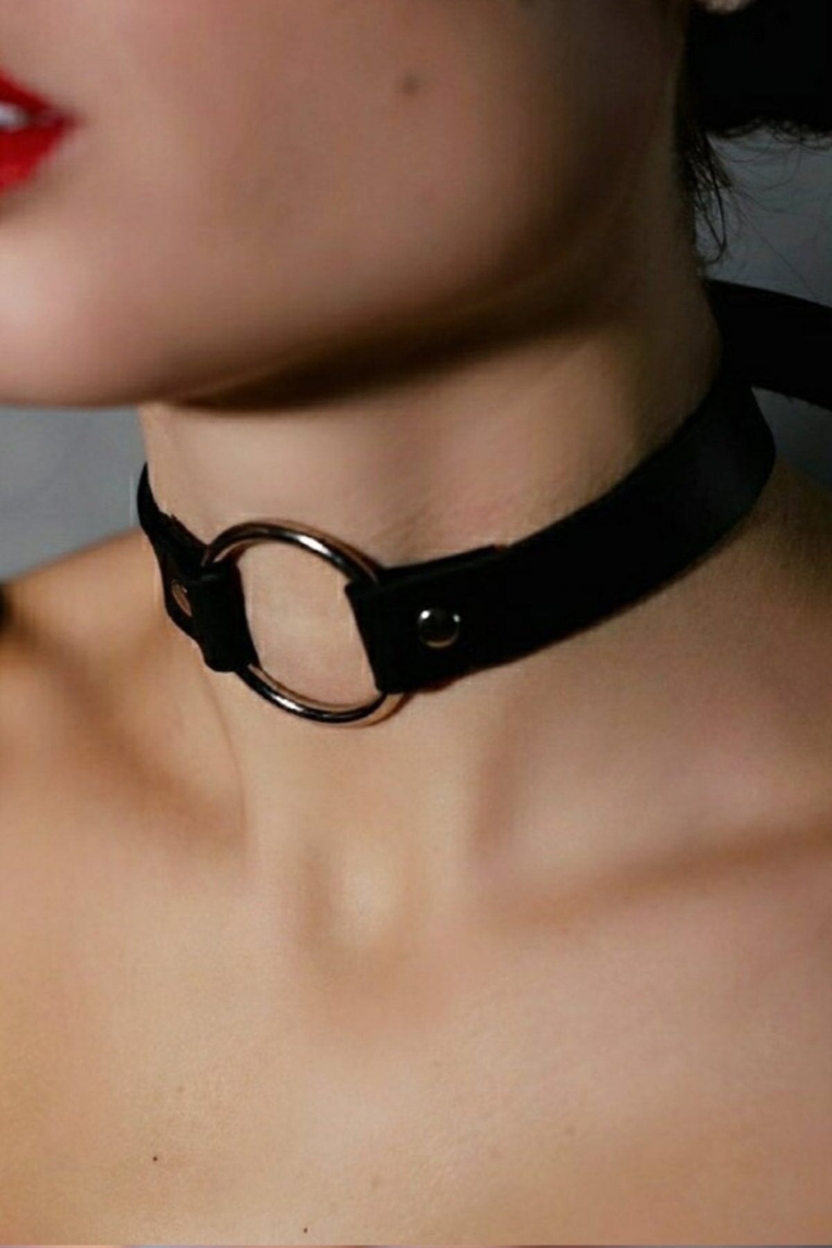 Single Ring Detailed Adjustable Stylish Leather Choker