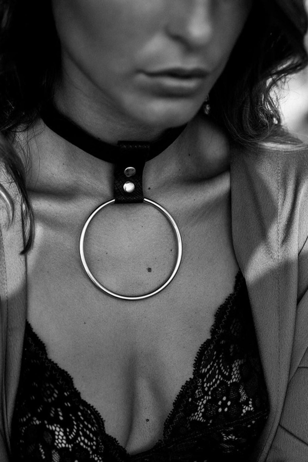 Stylish Choker with Large Ring Detail