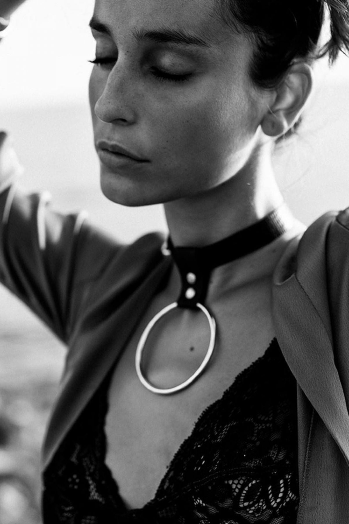 Stylish Choker with Large Ring Detail
