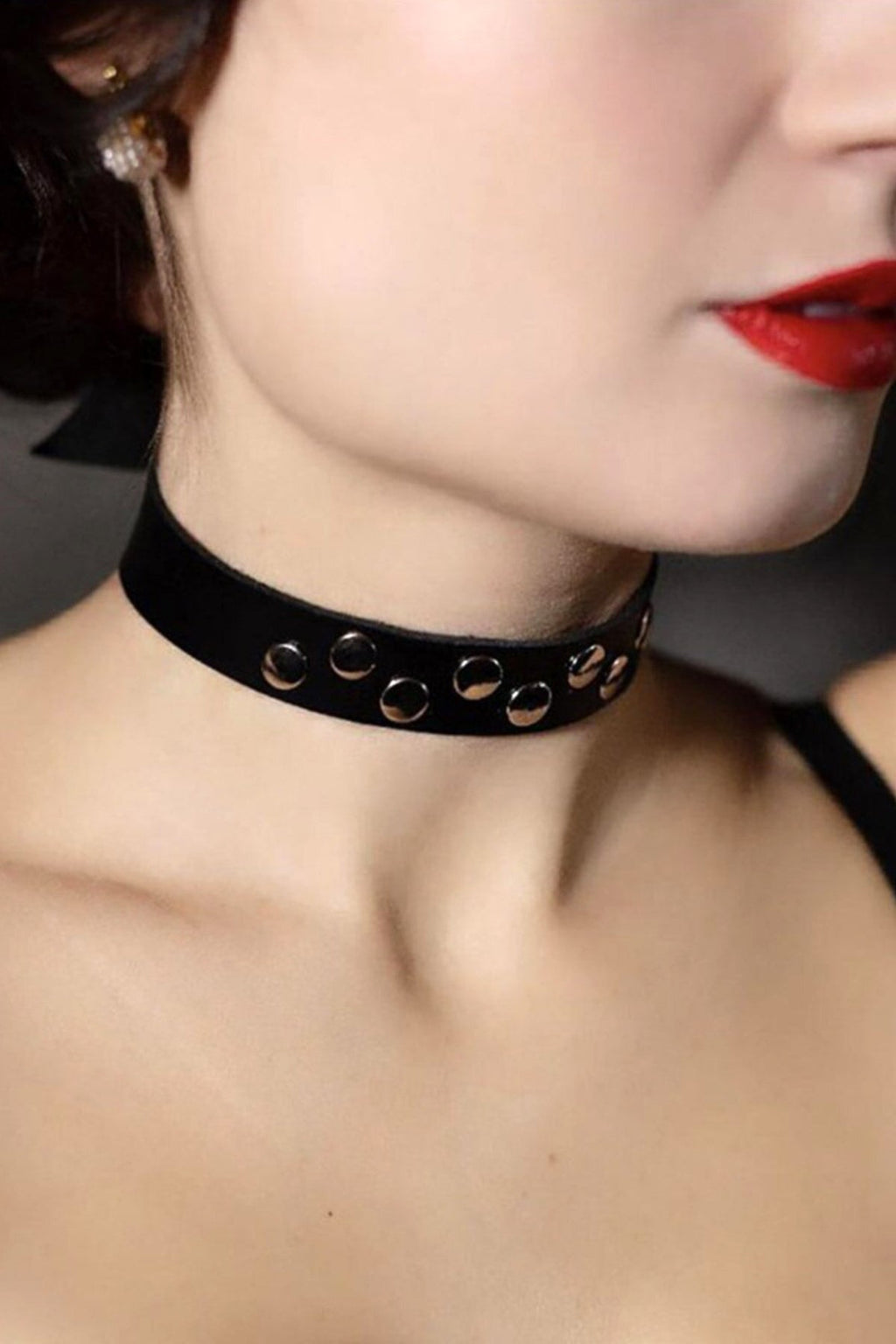 Stylish Leather Choker Leash with Rivet Detailed
