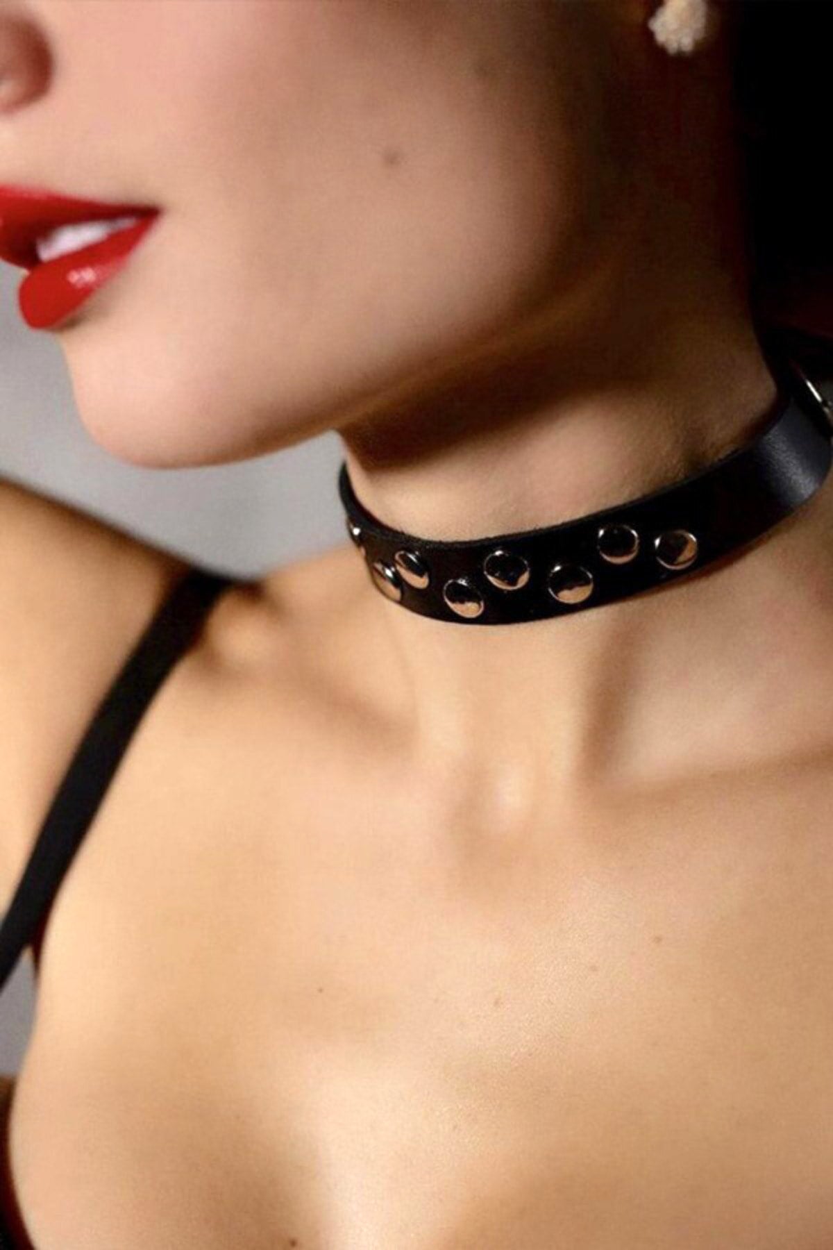 Stylish Leather Choker Leash with Rivet Detailed